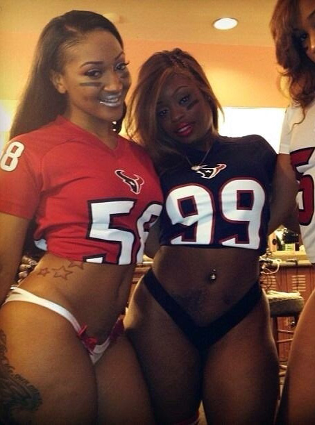454px x 612px - Sexy ebony cheerleaders without skirts. Image #1