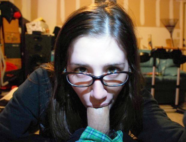 Amateur Nerd Blowjob - Pictures: Nerdy girls know how to BJ. | Amateur pictures