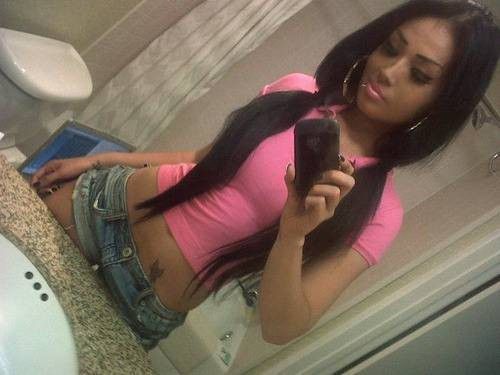 Hot Latina Girlfriend Nude - Pictures: Hot latina girl selfshot in sexy jeans shorts ...