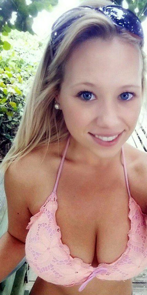 Homemade Blonde Big Tits - Pictures: Hot homemade photo with a superb blonde big tits ...