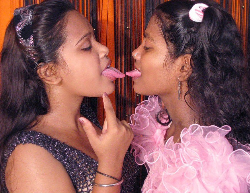Pictures Desi Lesbian Behano Ki Hot Kissing Image Indian Pictures