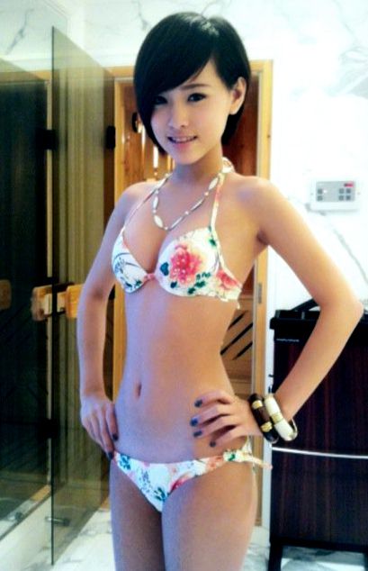Asian Porn Photo - Sexy asian teen (18+) in photo.